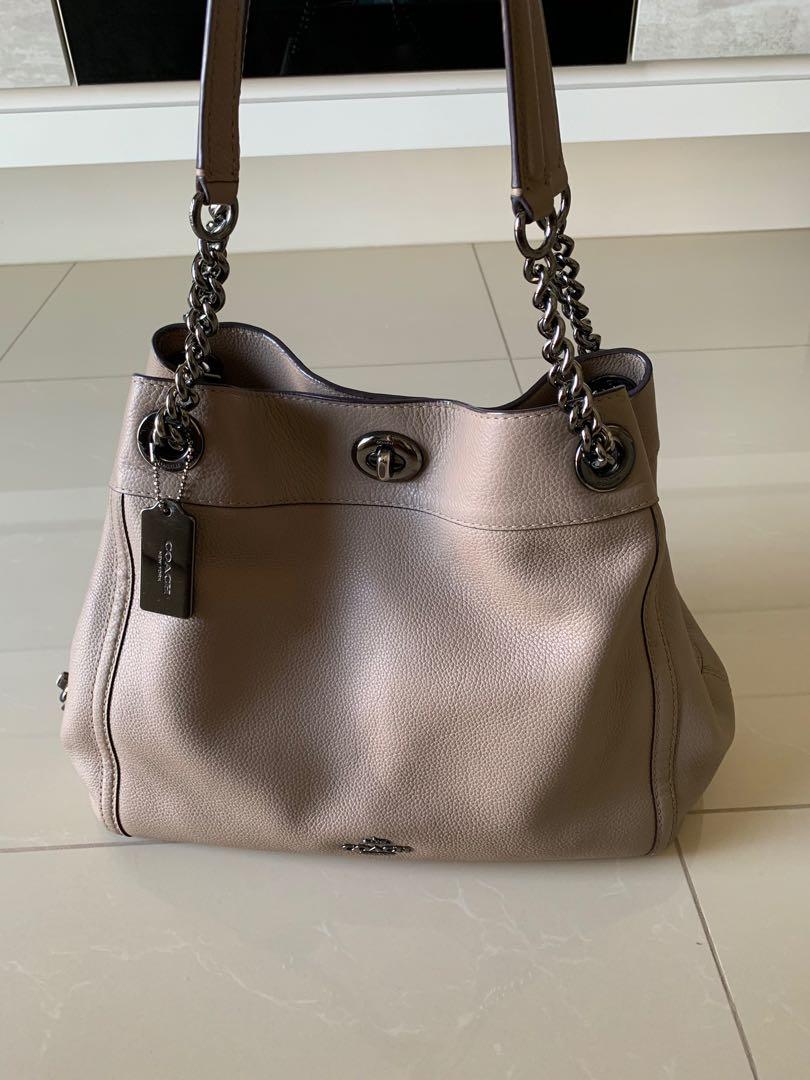 Coach turnlock deals edie shoulder bag