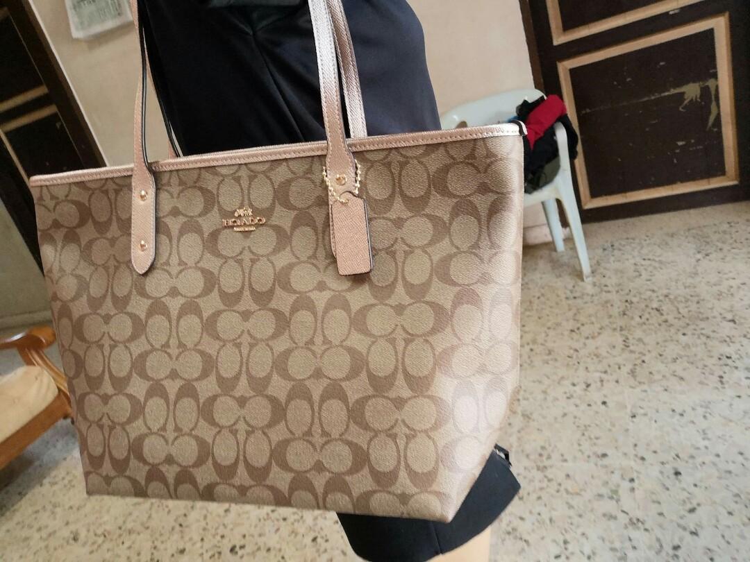 coach tote gold