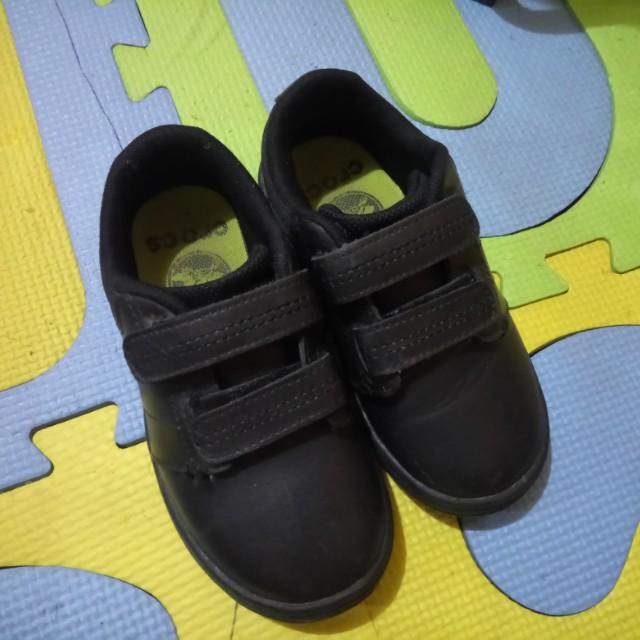 crocs school shoes