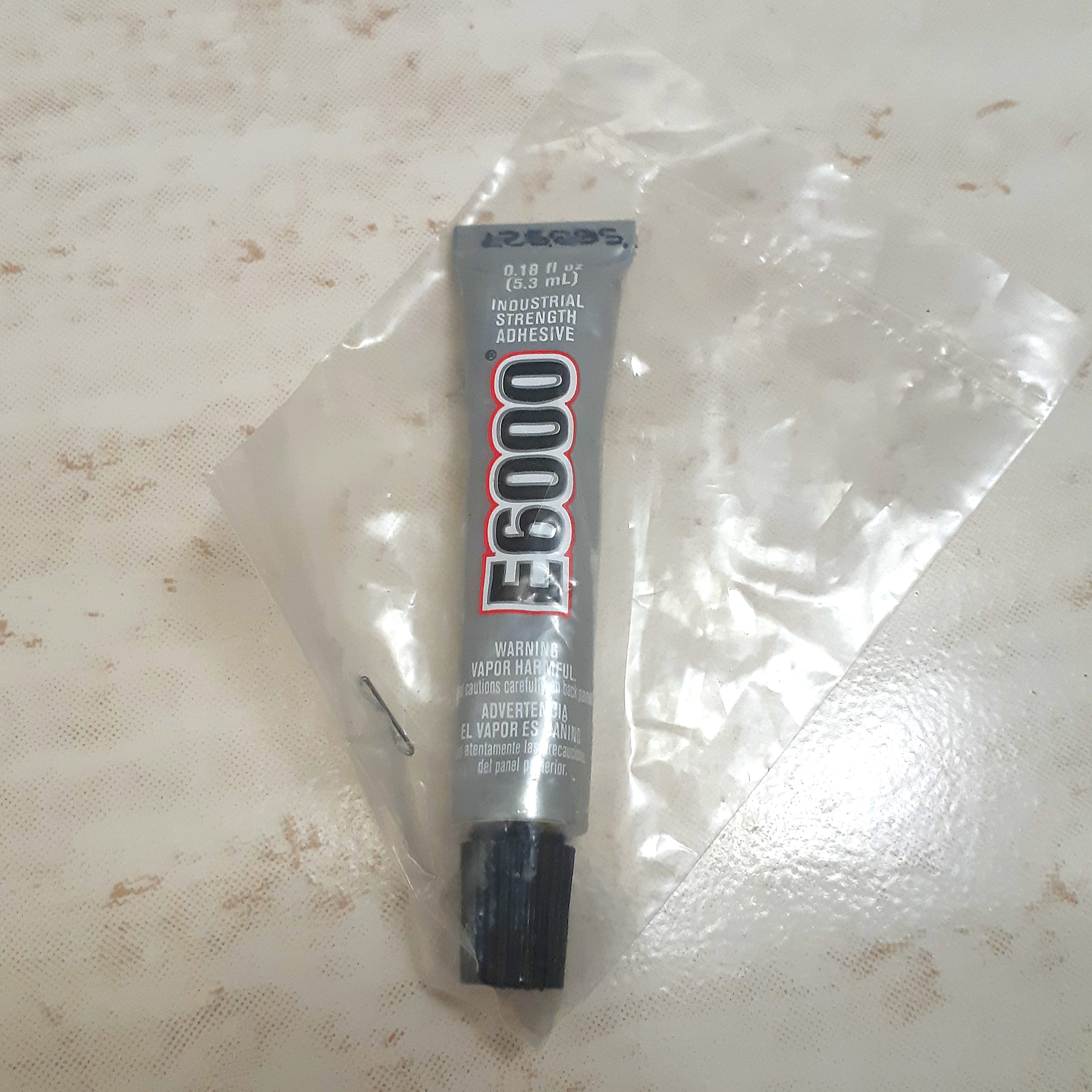 E6000 industrial strength adhesive, Everything Else on Carousell