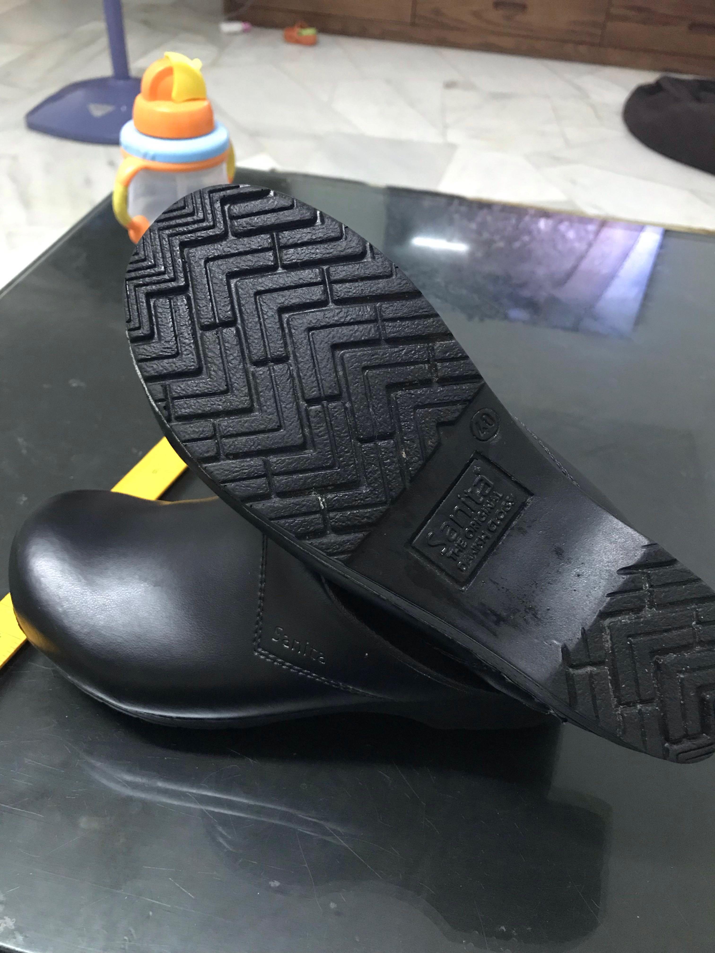 sanita clog