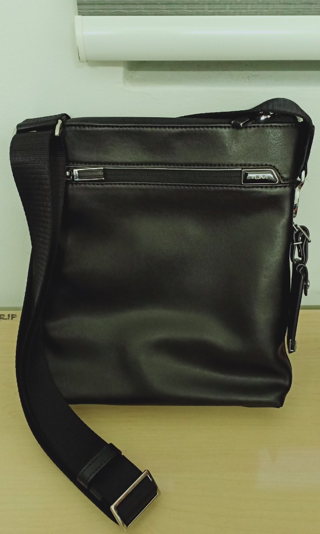 Tumi arrive clearance owen crossbody