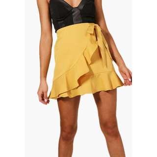 Boohoo yellow Petite Lauren Ruffle Front Tie Waist Mini Skirt Size 8