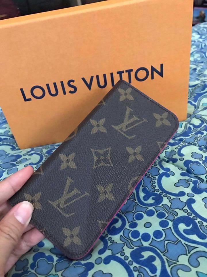 Authentic IP7 case (Category: Cases & Sleeves) located in Navotas City. Submitted by rozelvalencia (Listing ID 223110737, Image 1). Description: Authentic pre loved louis vuitton ip7 case Good condition Bought in lv store at Italy Free shipping.