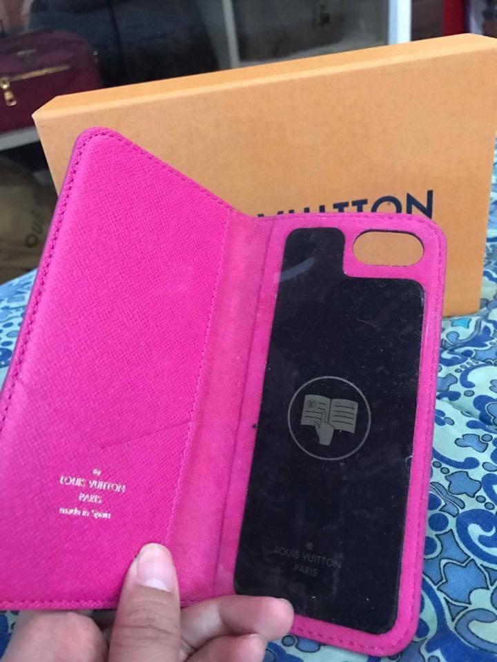 Authentic IP7 case (Category: Cases & Sleeves) located in Navotas City. Submitted by rozelvalencia (Listing ID 223110737, Image 2). Description: Authentic pre loved louis vuitton ip7 case Good condition Bought in lv store at Italy Free shipping.