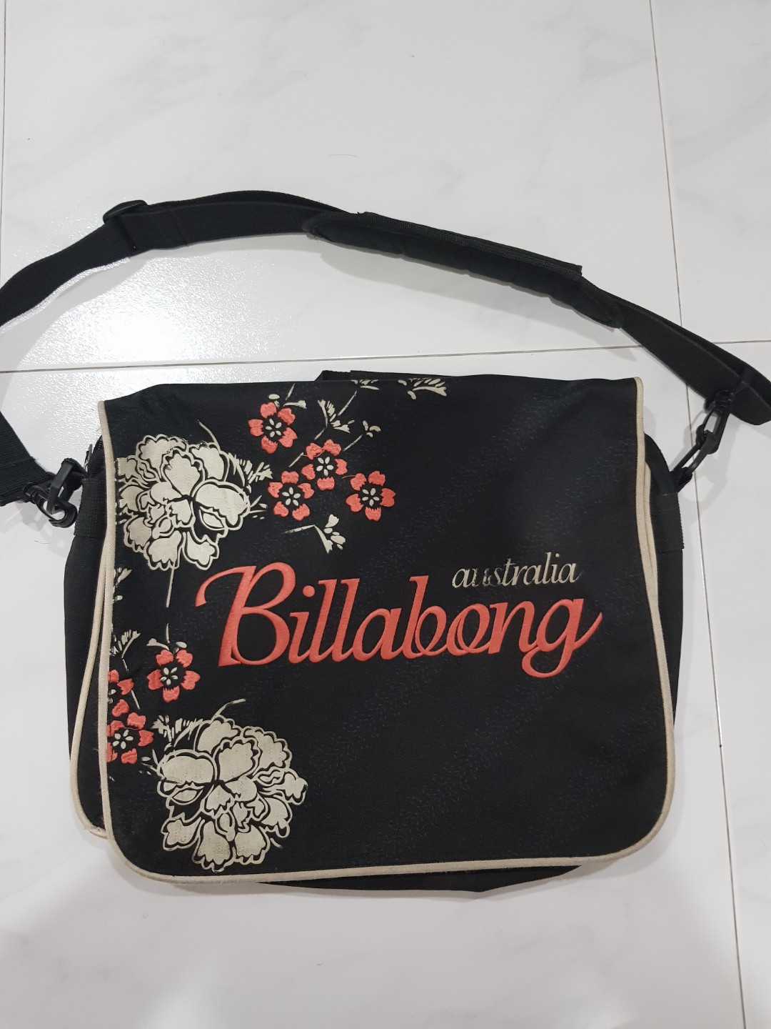 billabong sling bag