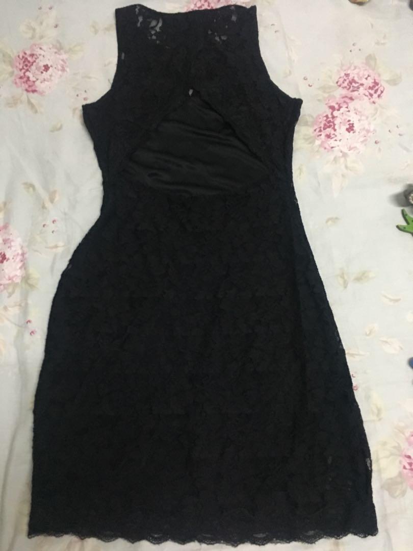Black backless lace cocktail dress (Category: Evening dresses & gowns) located in Quezon City. Submitted by trache16 (Listing ID 223113644, Image 2). Description: Backless Black Lace cocktail dress. Used once for prenup..