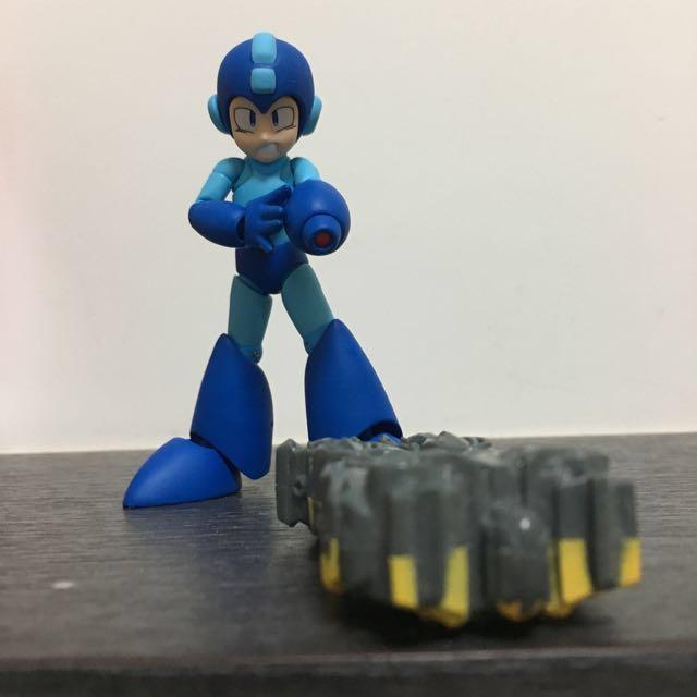 Bumblebee (Category: Toy Figures) located in Singapore. Submitted by joe_collect_these (Listing ID 82705738, Image 3). Description: Rare Bumblebee from Cereal Box. [none of my other cereal boxes ever came with this.] Displayed & never transformed before. Slightly damaged due to a shot in the back. Otherwise, still functioning well. Does not come with Mega Man. He fled crime scene. .