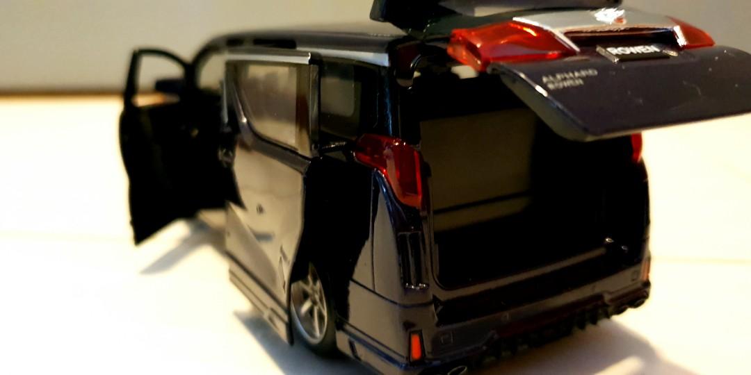 Toyota Alphard: Sang Raja MPV yang Tak Lekang Oleh Waktu