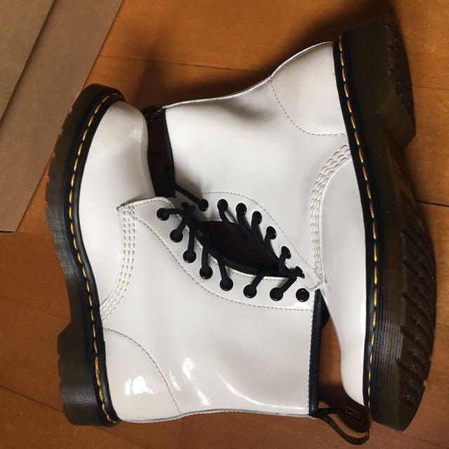 dr martens 1460 white patent