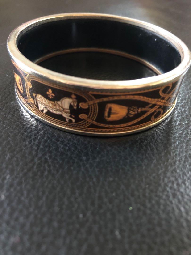Hermes bangle (Category: Luxury Accessories) located in Makati City. Submitted by travelbag (Listing ID 223036195, Image 1). Description: Authentic Hermes Horse bangle- no box but guaranteed- decluttering accessories .