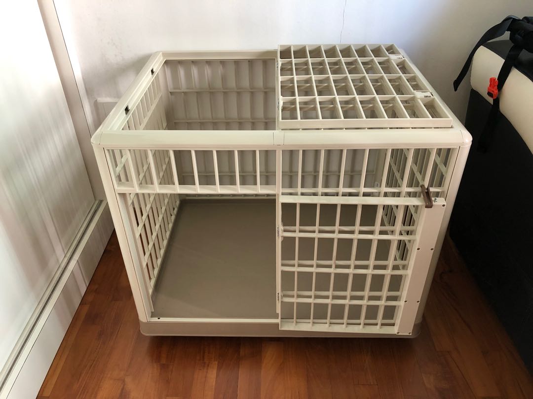 Movable plastic dog cage, Pet Supplies, Homes & Other Pet Accessories