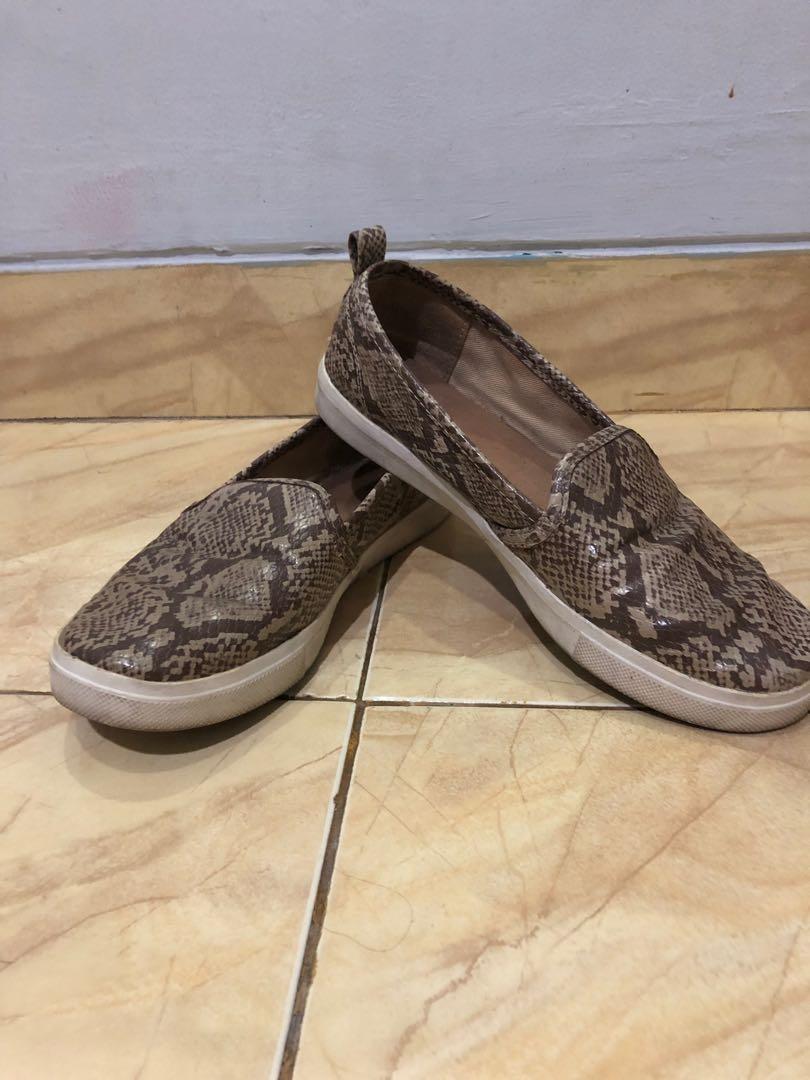 sepatu slip on h&m
