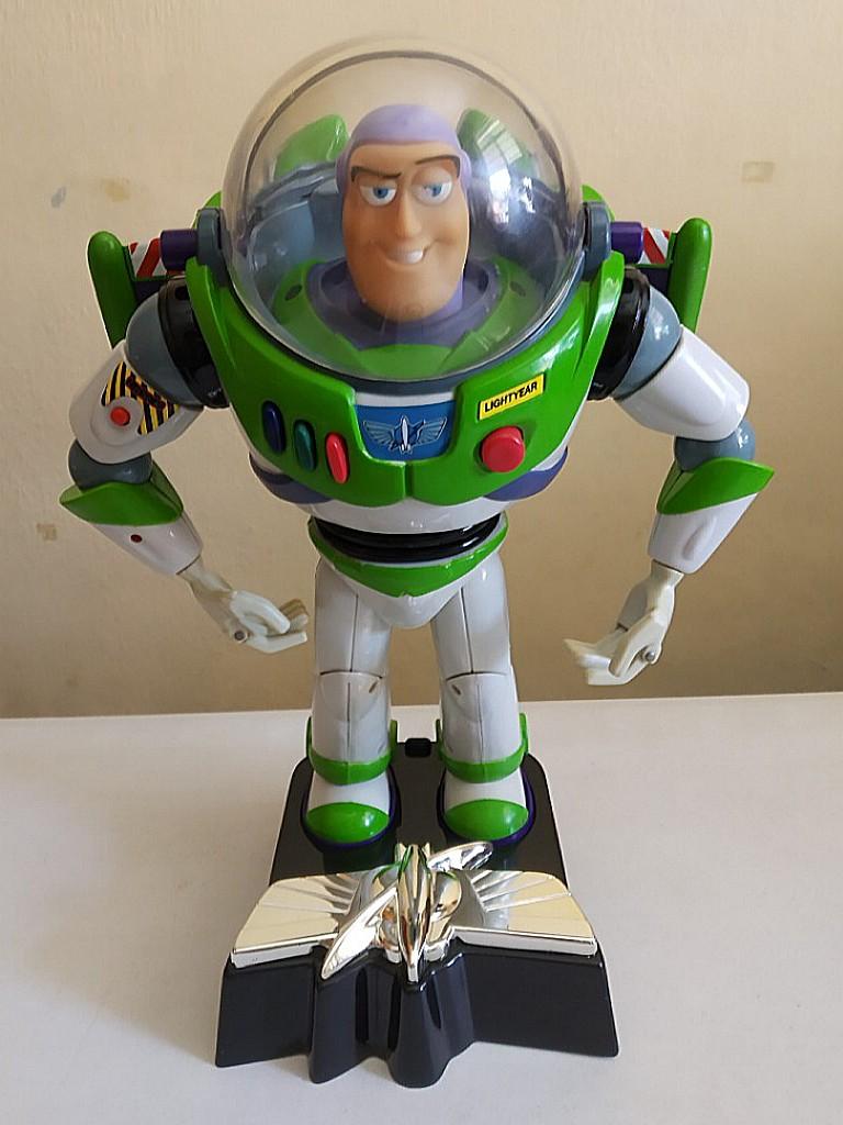 buzz lightyear ultimate talking action figure