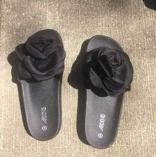 NEW ARDENE SLIDES SIZE 6
