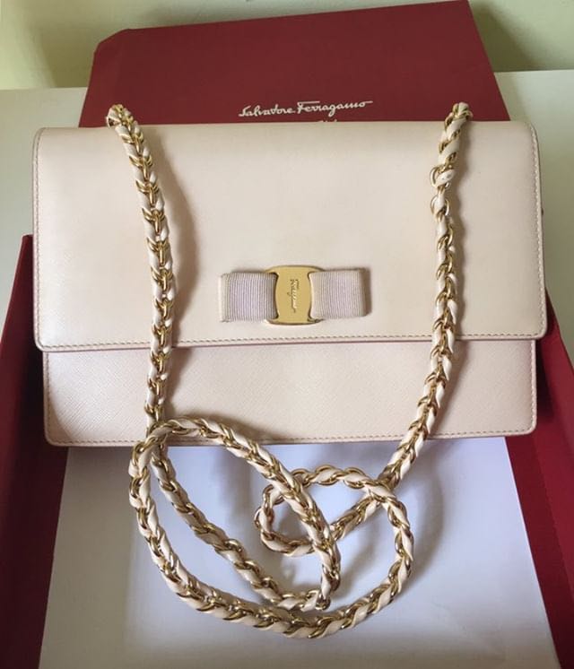 Ferragamo ginny medium bag store
