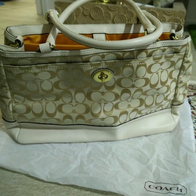Coach Handbag *price reduced*, Luxury, Bags & Wallets on Carousell