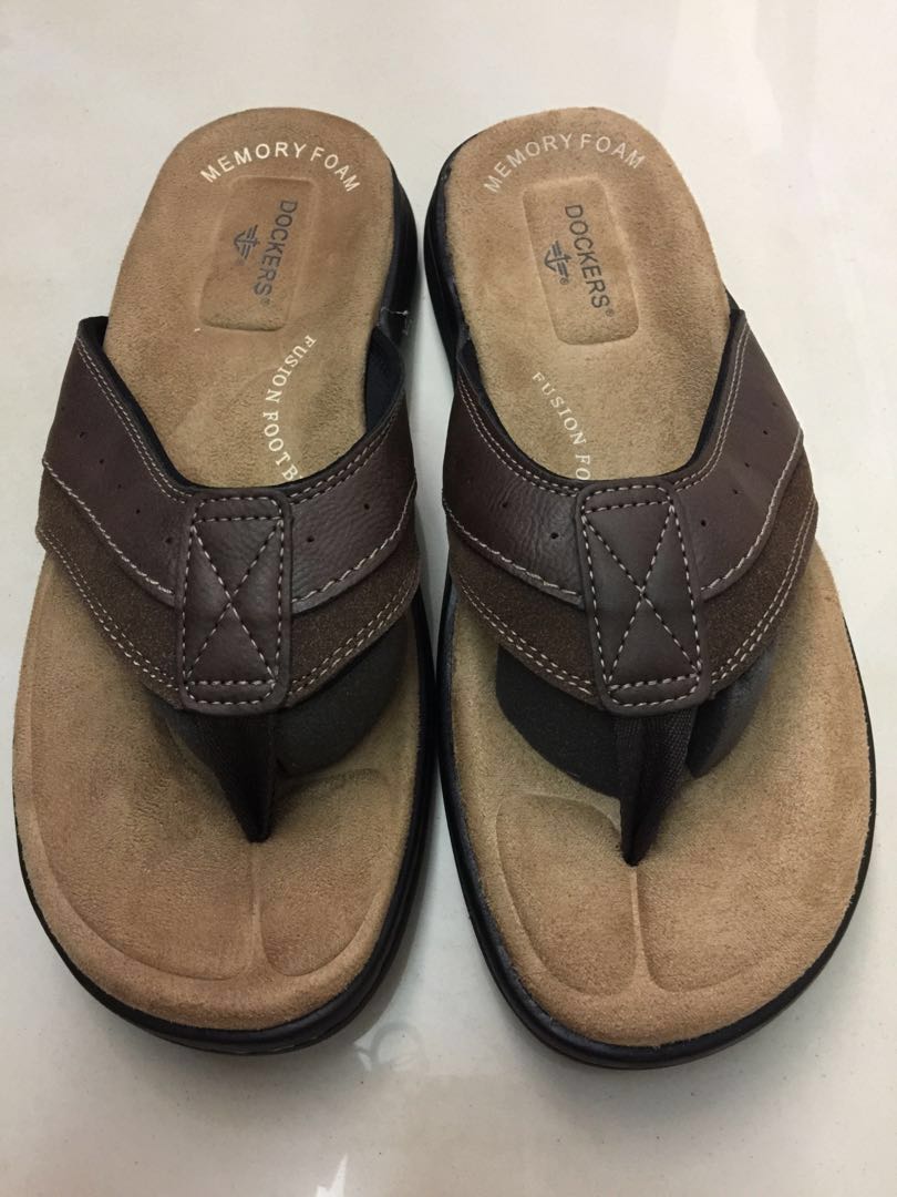 dockers memory foam flip flops