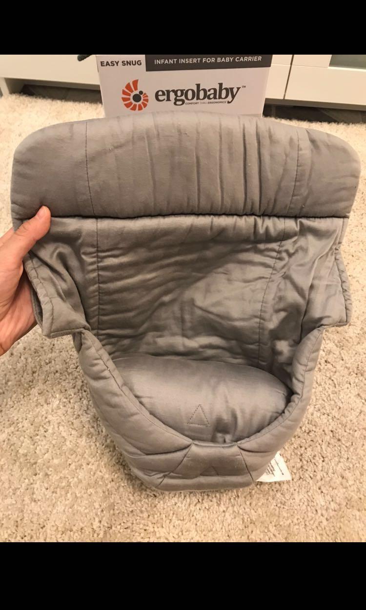 Ergobaby insert 95% new with box （分類：外出用品 - 背帶）位於 Hong Kong。 由 coco.clothes 提交（商品編號 218869708，圖片 1）。簡介： 95% new with box 100% real Ergobaby infant insert Light grey colour。