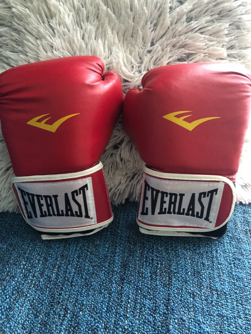 Everlast Boxing Gloves 8oz, Sports Equipment, Sports & Games, Racket