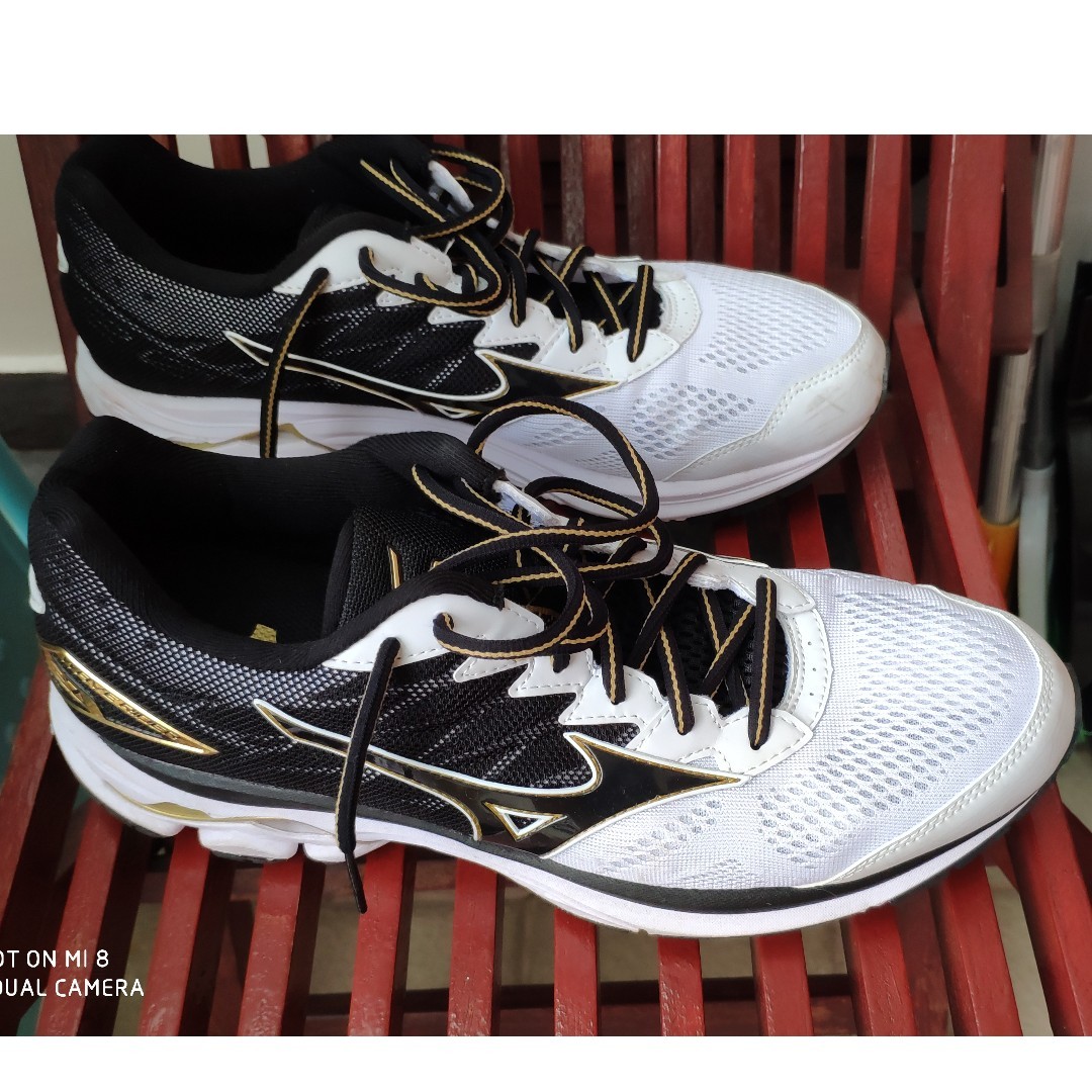 mizuno wave runner 20 gold