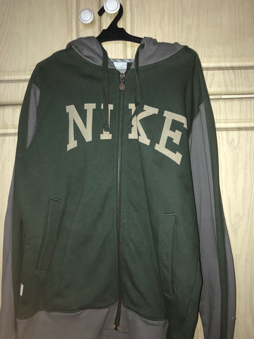 green nike zip up hoodie