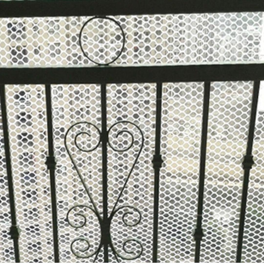 Plastic net fence / grid / mesh – balcony – multi-purpose (for children,  dog. Etc) 塑料网格儿童阳台防护安全防坠网, Everything Else on Carousell
