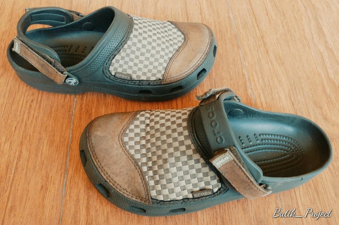 sandal merk crocs