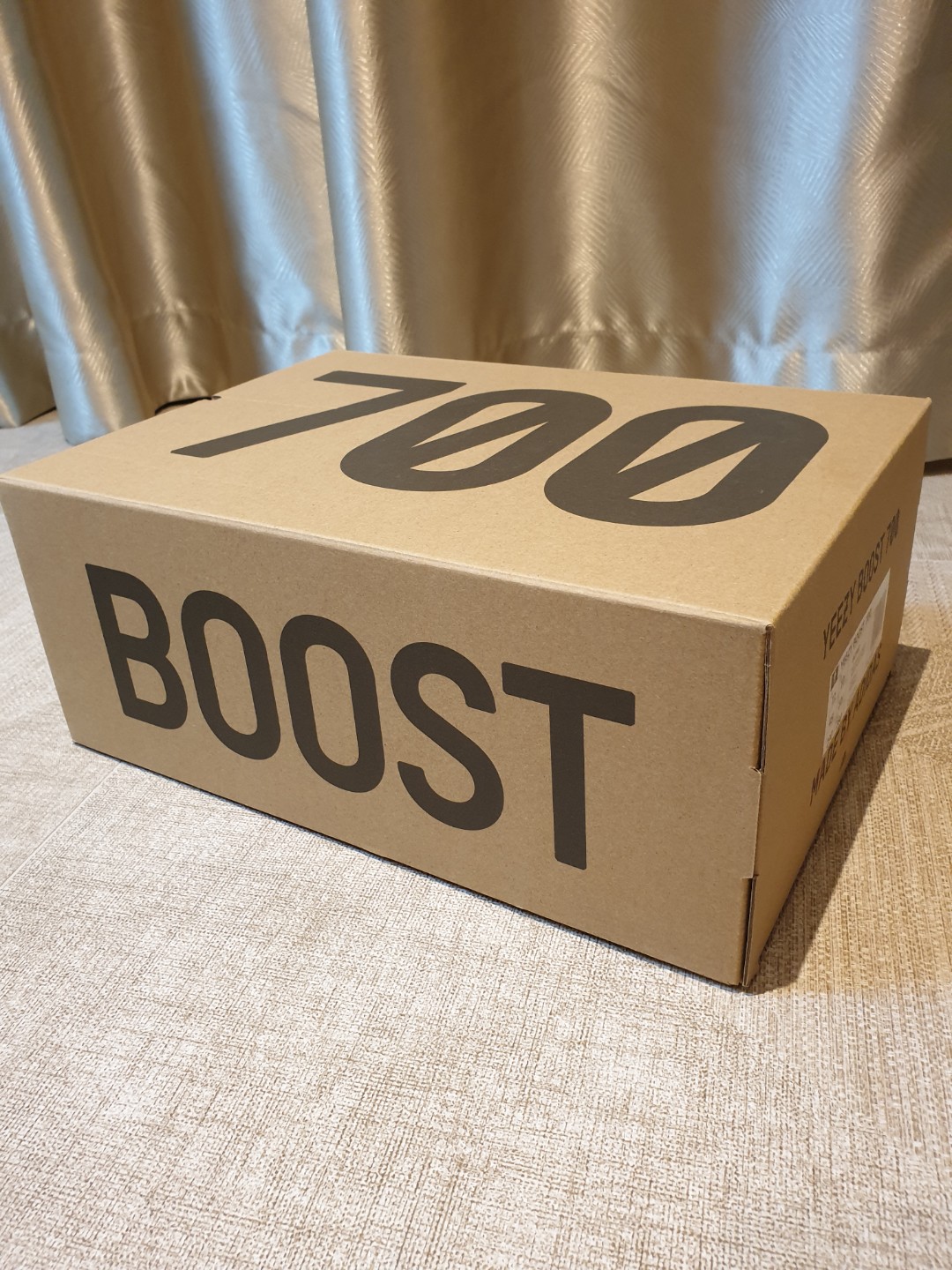 yeezy 700 materials