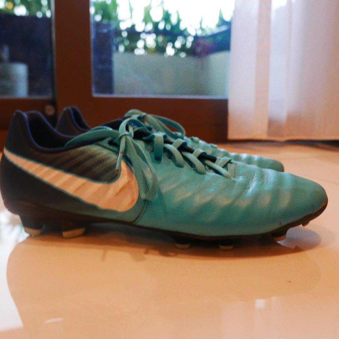 blue nike football shoes