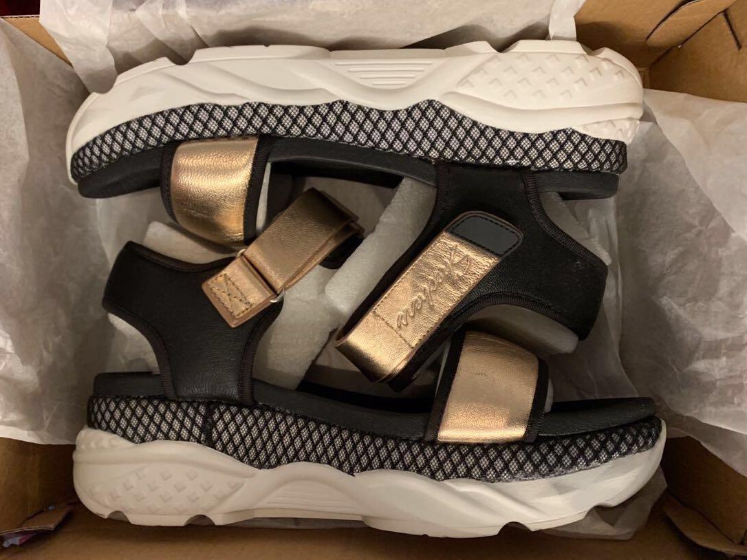 Skechers cloud deals 9 sandals