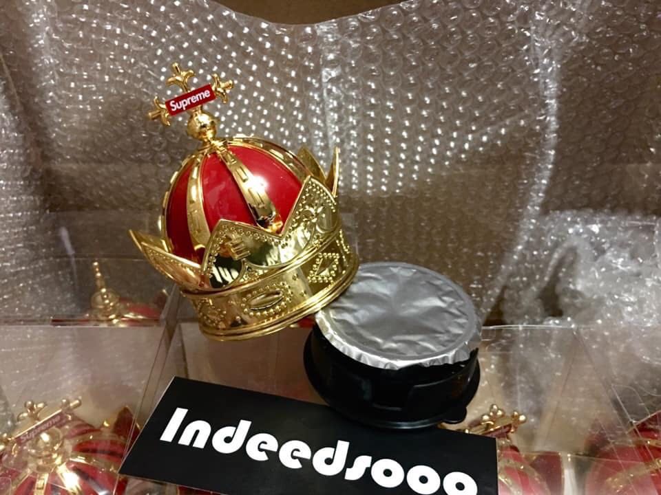 不議價Supreme crown air freshener 皇冠, 名牌, 服裝- Carousell