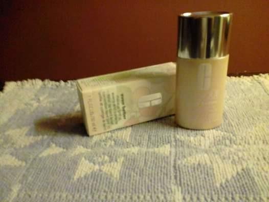 Clinique Even Better Makeup (Ivory) (Category: Makeup) located in Makati City. Submitted by the.vortex.of.entropy (Listing ID 223613622, Image 1). Description: • Liquid foundation SPF15 • 03 Ivory.