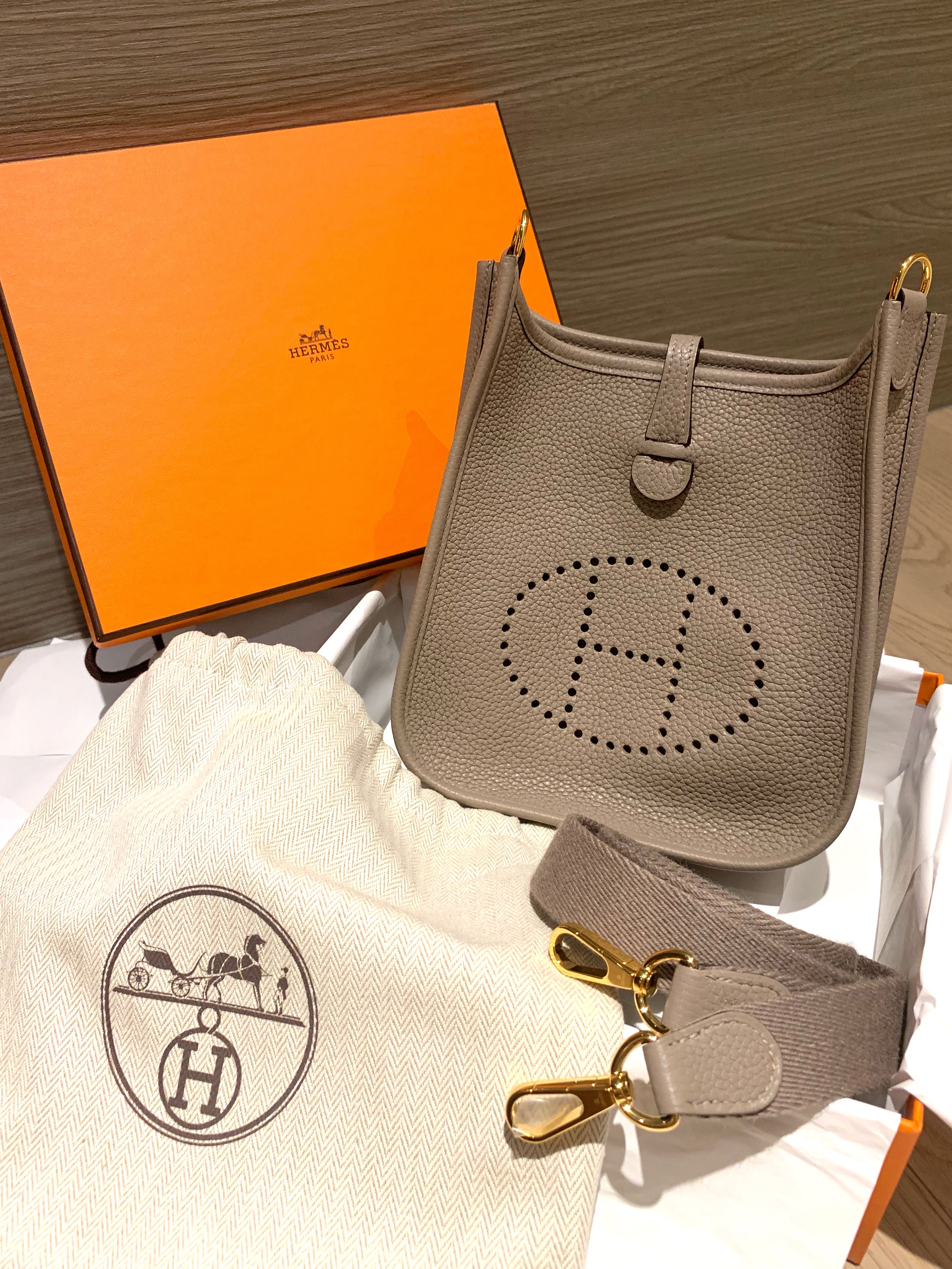 Hermes Mini Evelyne ghw etoupe color Togo leather, 名牌, 手袋及銀