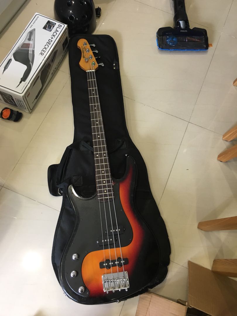 Samick Bass Guitar, Hobbies & Toys, Music & Media, Musical Instruments