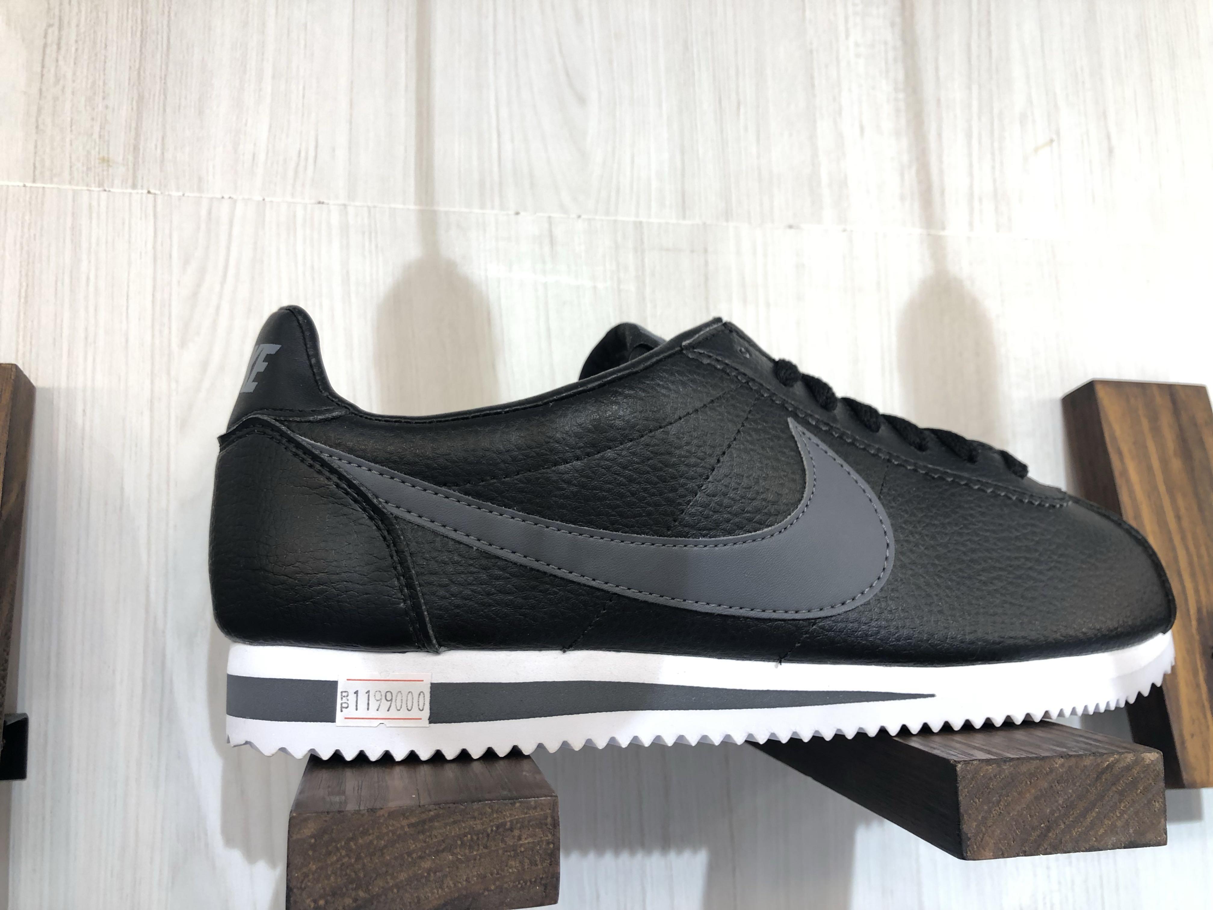 Sepatu Nike Hitam Original Olah Raga Baju Olahraga Di Carousell