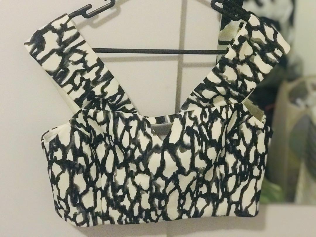 sportsgirl crop top
