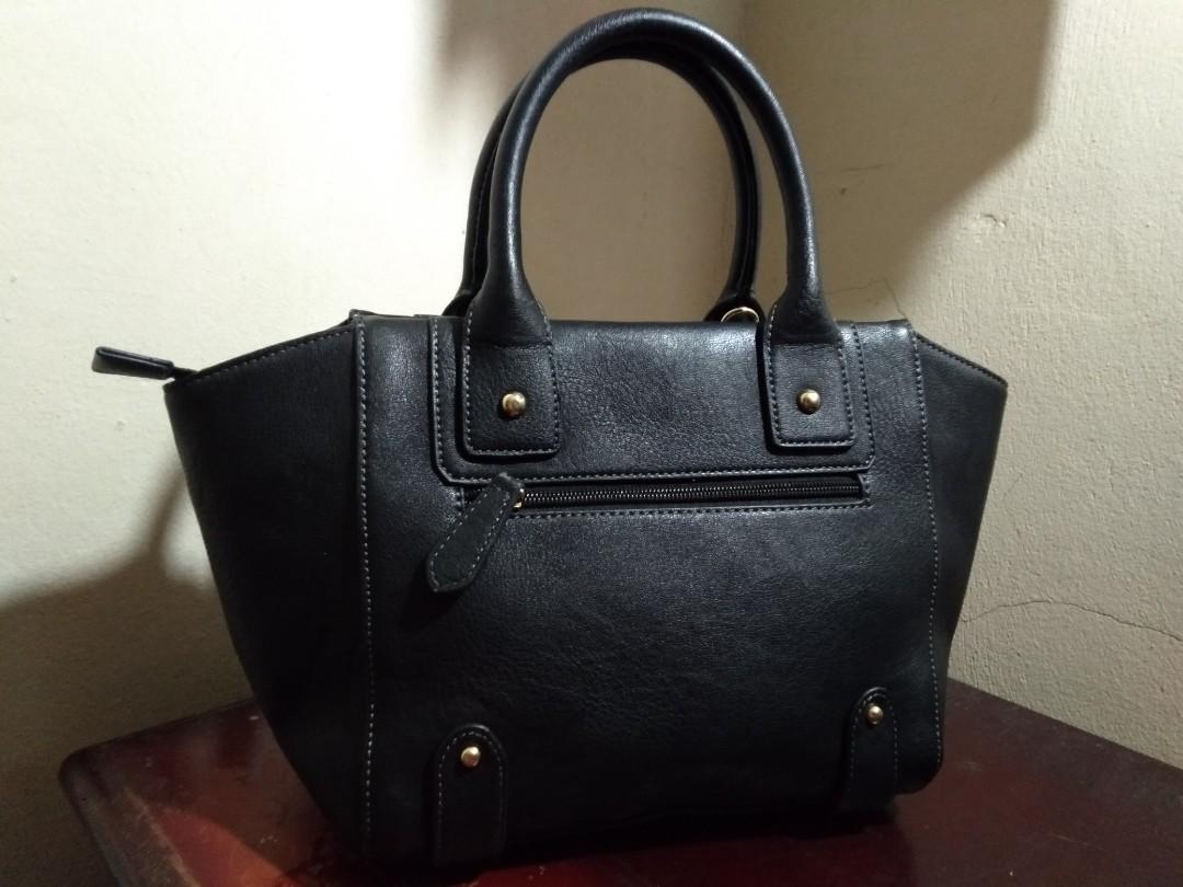 Vincis Bench Women S Fashion Bags Wallets On Carousell