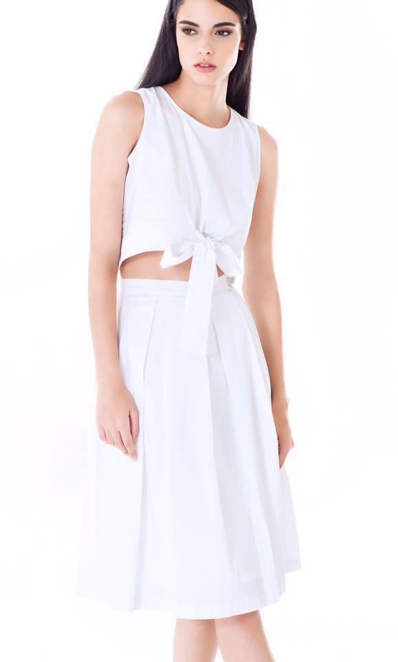 Weave White midi Skirt (Category: Skirts) located in Manila. Submitted by arquila (Listing ID 222829450, Image 1). Description: Weave A-line skirt Used twice MOP: BDO/BPI or remmittance Meetup/Grab/Lalamove/LBC Shipping Fee c/o the buyer .