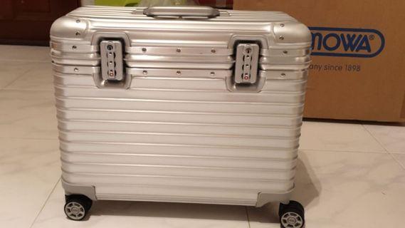 rimowa topas aluminum pilot multiwheel 34l