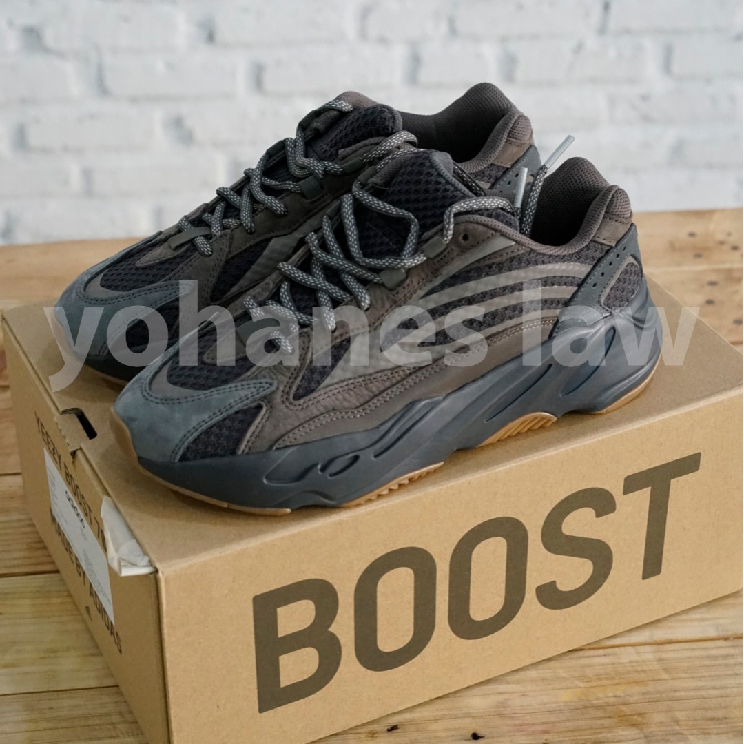 harga retail yeezy 700