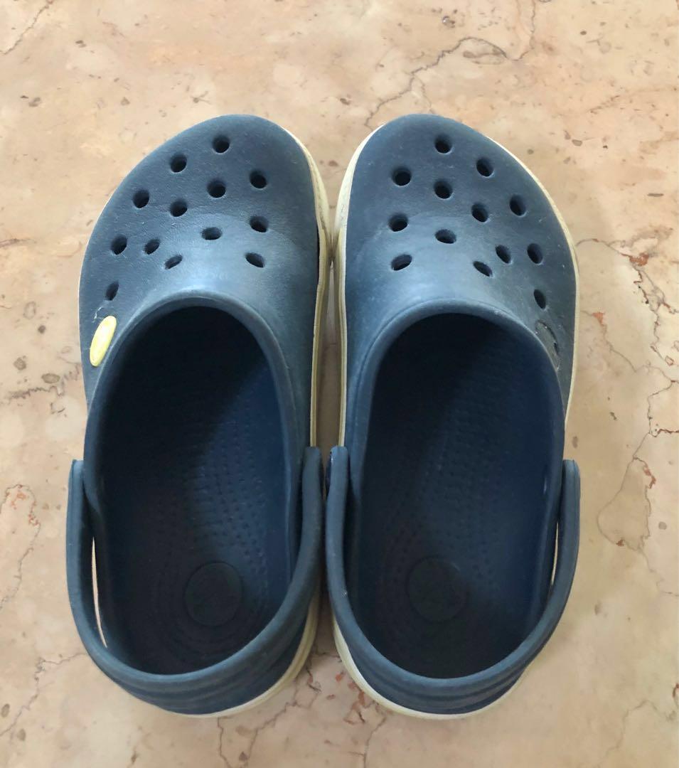 blue crocs size 5