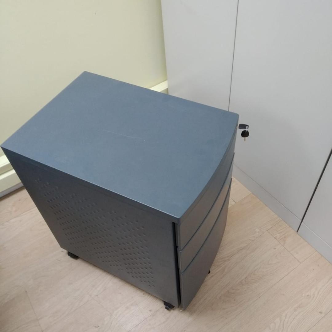 Office Drawer To Let Go At Cheap Price Furniture Shelves