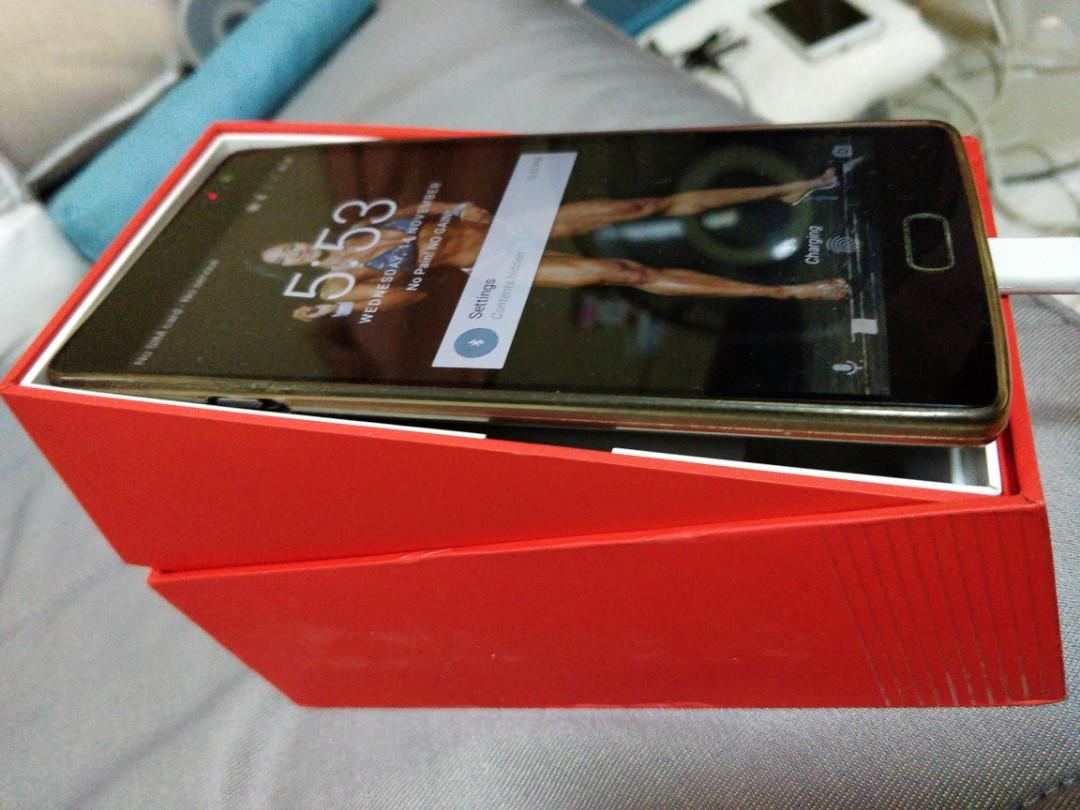 OnePlus 2 (Category: OnePlus) located in Singapore. Submitted by jerl88 (Listing ID 223738457, Image 3). Description: 64 gb space 4gb ram Mint condition One plus two box + phone cover protector No charger & no cable With cable ( additional $8 lighting cable fast charging cable) It has a waistline of just 9.8mm and weighs of 175g. The smartphone is powered by a powerful 64-bit Snapdragon 810 octa-core processor, aided by an equally powerful 4GB RA