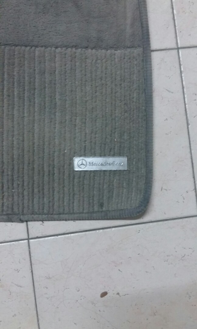 Original Mercedes Floormat with Emblem for Old Mercedes W124 W202 W126