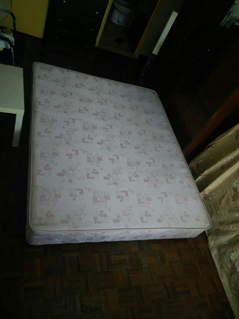 Queen bed base (Category: Bed Frames & Mattresses) located in Kuala Lumpur. Submitted by badi99 (Listing ID 223729482, Image 2). Description: Offer! 300 with the mattress, 530 with the wardrobe Pickup today, we help u carry dwn.