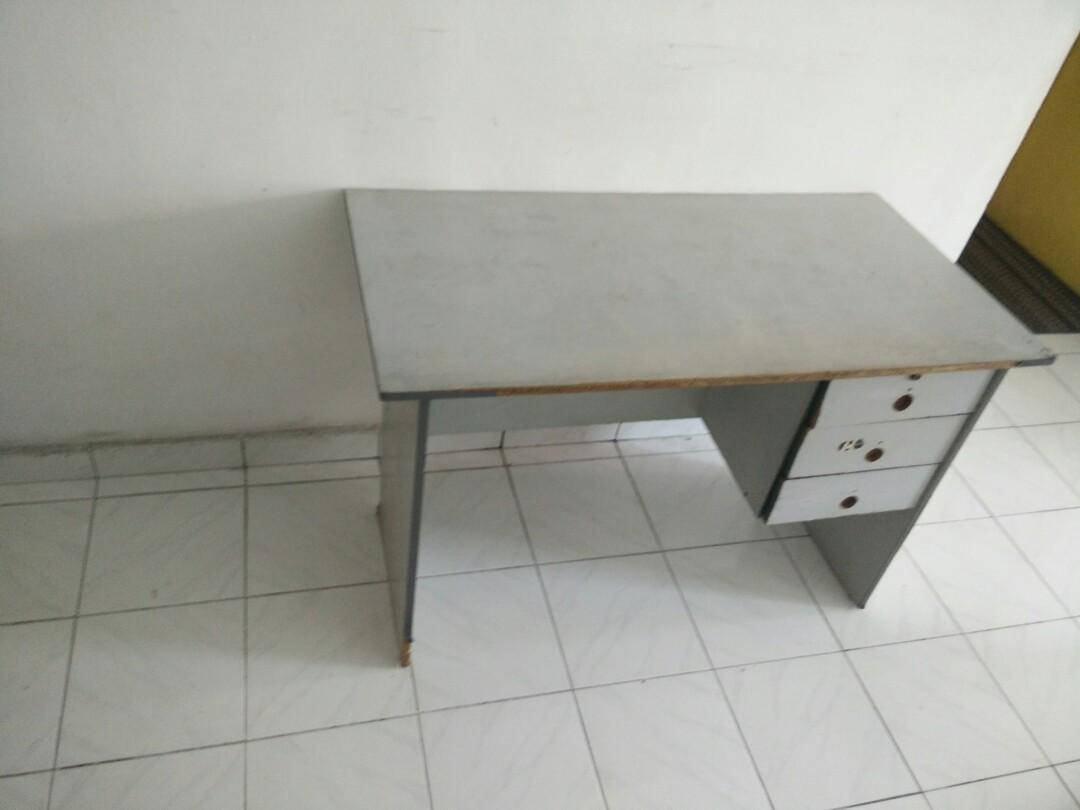 Study Table (Category: Tables & Sets) located in Kuala Lumpur. Submitted by badi99 (Listing ID 223727779, Image 2). Description: H 71.5cm x W 58cm x L 123 cm Pick up today Conditions as in the pics, table stand still.