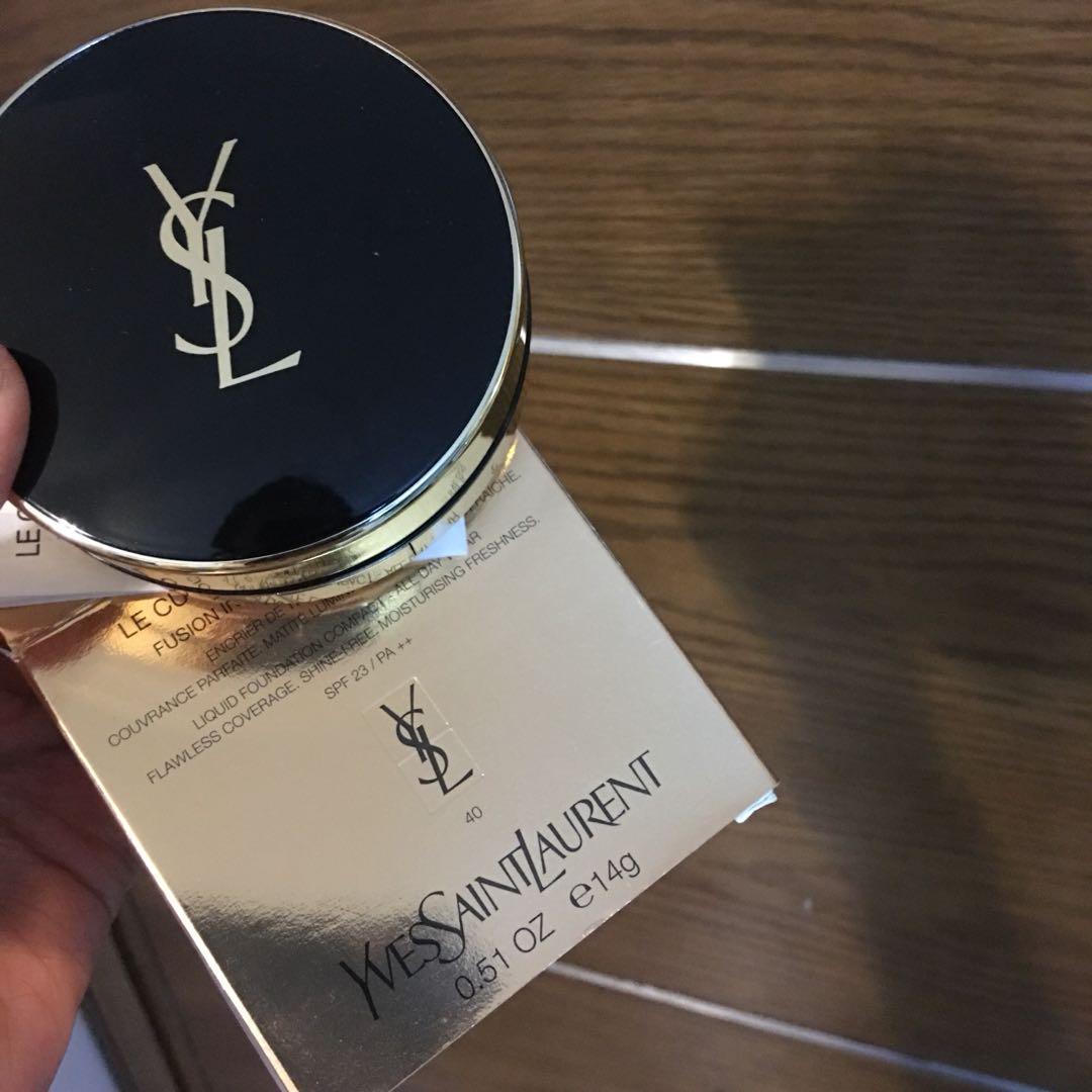 Ysl （分類：化妝品）位於 Hong Kong。 由 christycckk 提交（商品編號 223778913，圖片 3）。簡介： 試過 衛生問題不連粉卜。