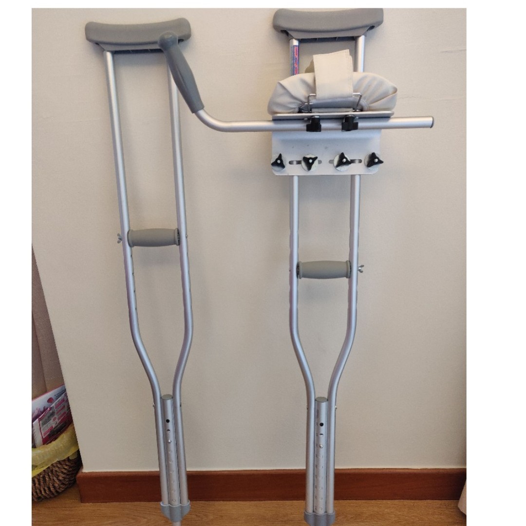 Axillary Crutches pair with one Platform crutch attachment, Health