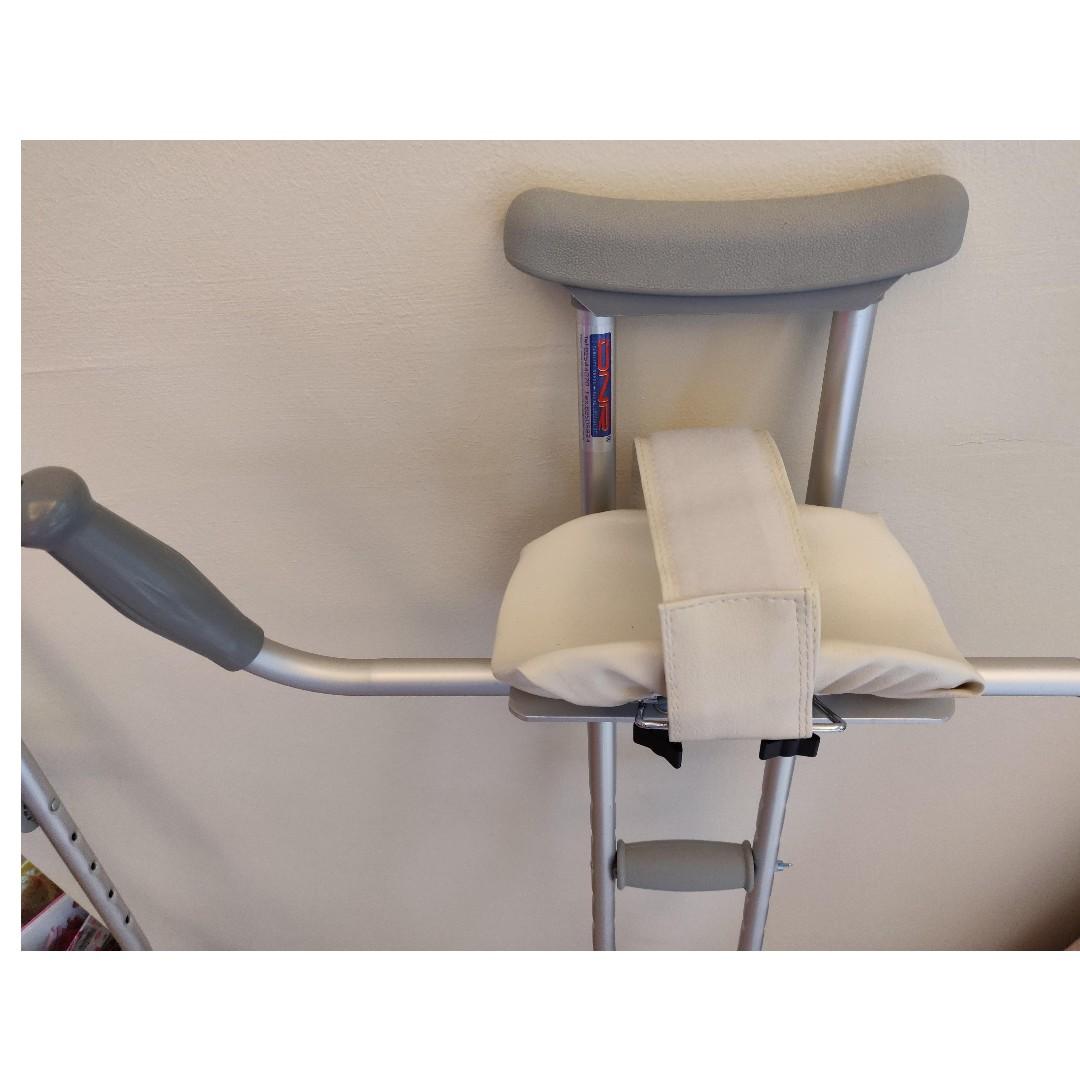 Axillary Crutches pair with one Platform crutch attachment, Health
